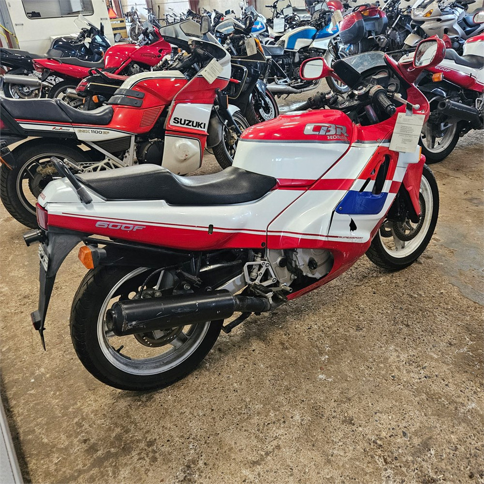 Honda CBR600F Super sport - Motocyclette: photos 5 Honda CBR600F Super sport - Motocyclette: photos 5