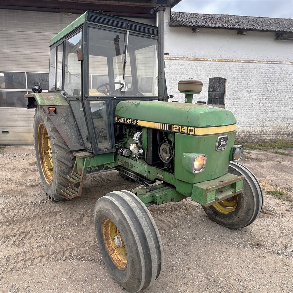 Tracteur agricole John Deere 2140: photos 6 Tracteur agricole John Deere 2140: photos 6