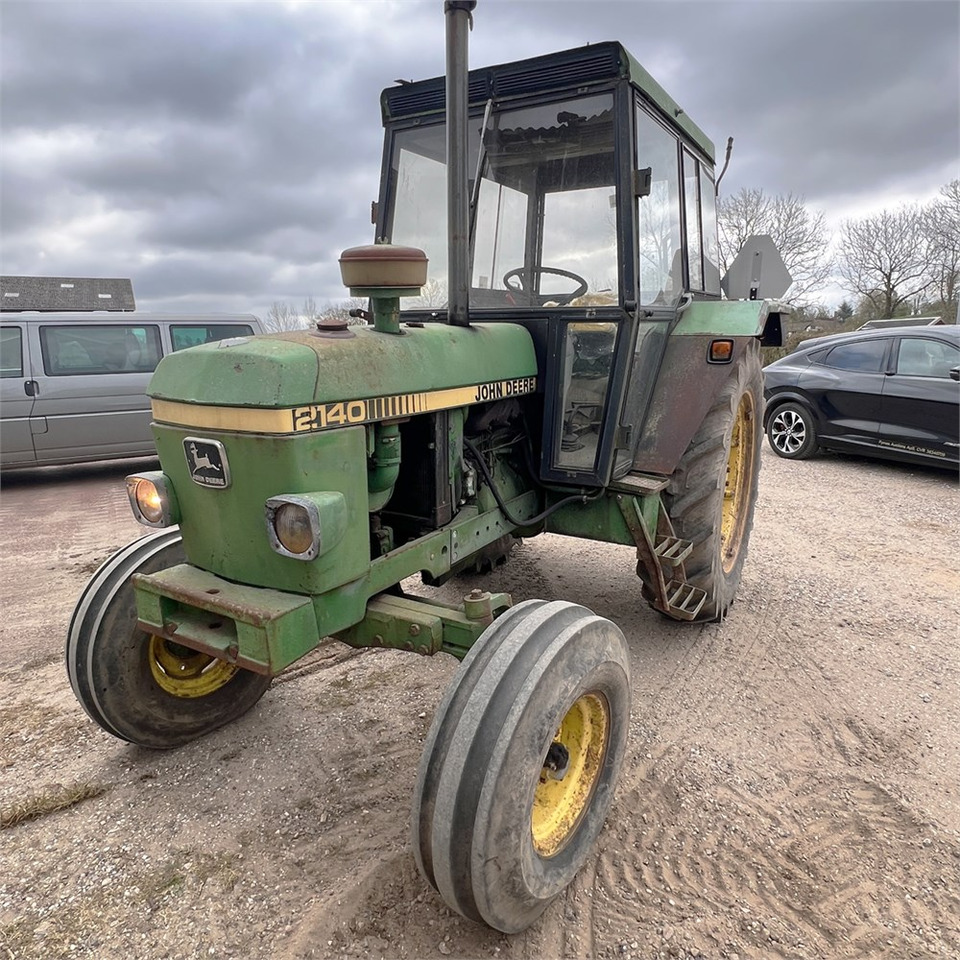 Tracteur agricole John Deere 2140: photos 14 Tracteur agricole John Deere 2140: photos 14