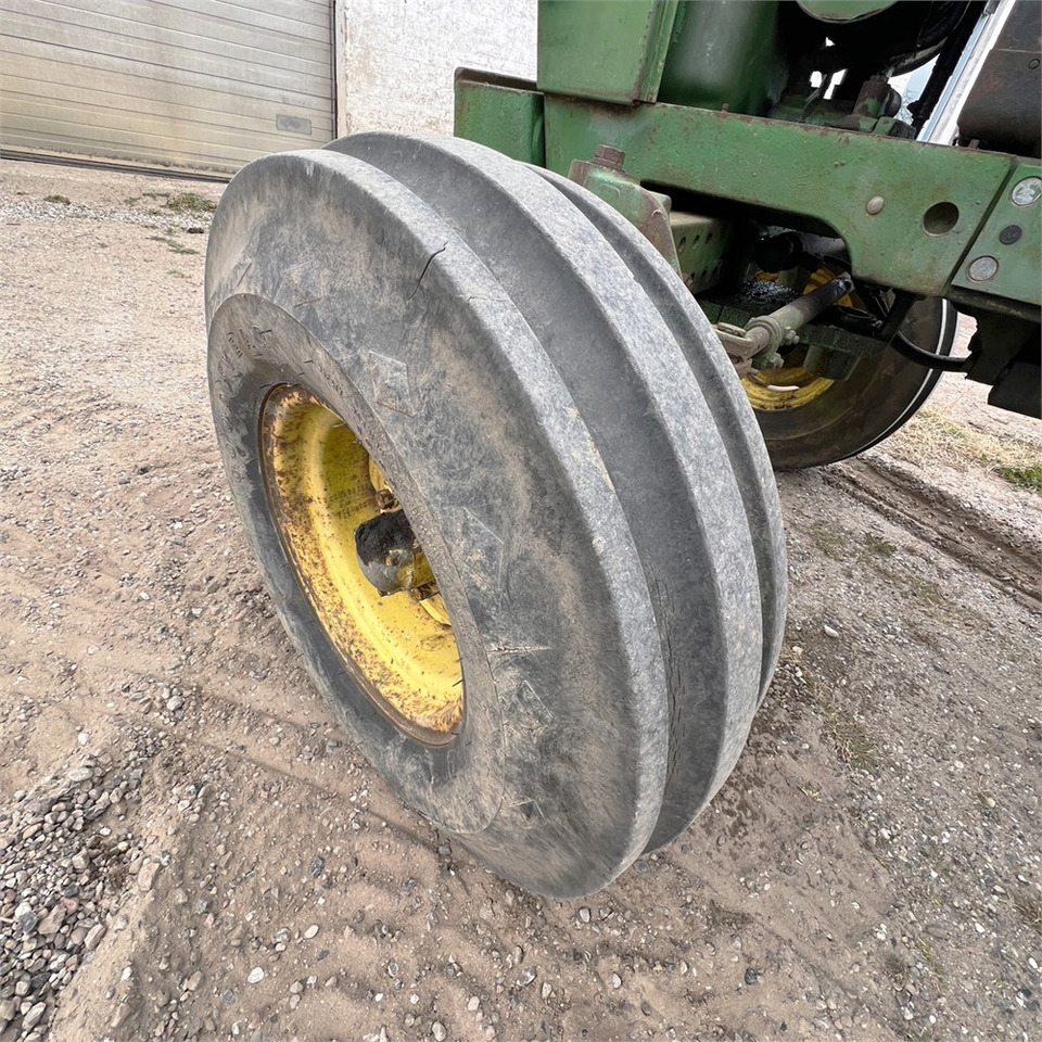 Tracteur agricole John Deere 2140: photos 32 Tracteur agricole John Deere 2140: photos 32