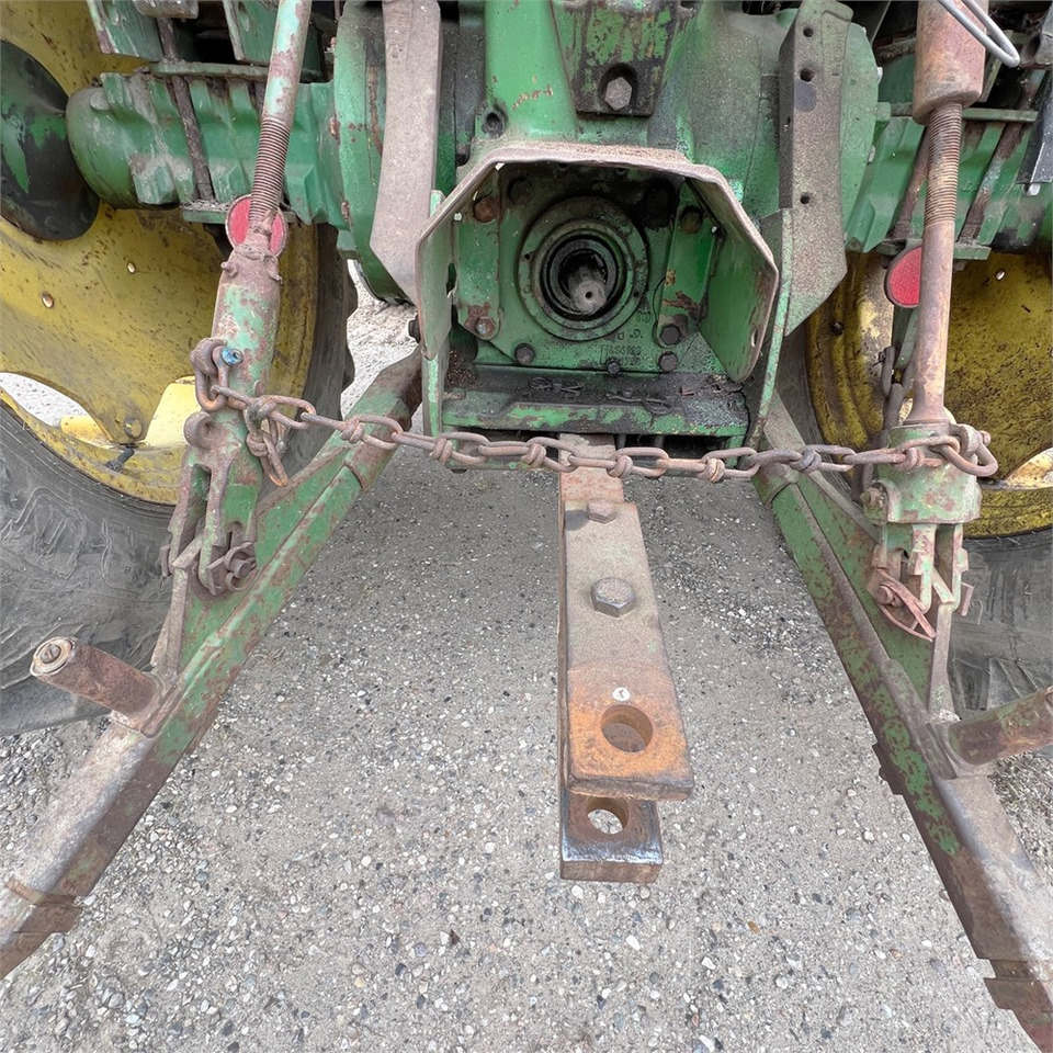 Tracteur agricole John Deere 2140: photos 28 Tracteur agricole John Deere 2140: photos 28