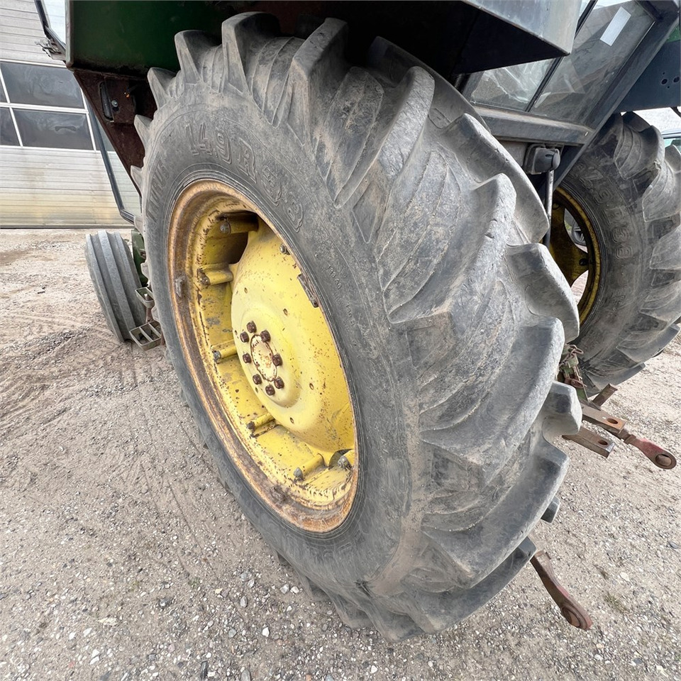 Tracteur agricole John Deere 2140: photos 34 Tracteur agricole John Deere 2140: photos 34