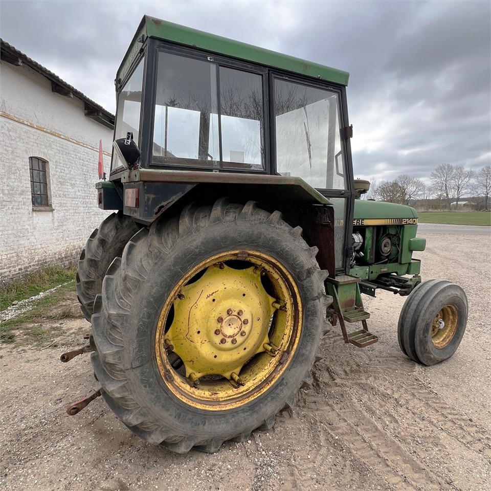 Tracteur agricole John Deere 2140: photos 9 Tracteur agricole John Deere 2140: photos 9