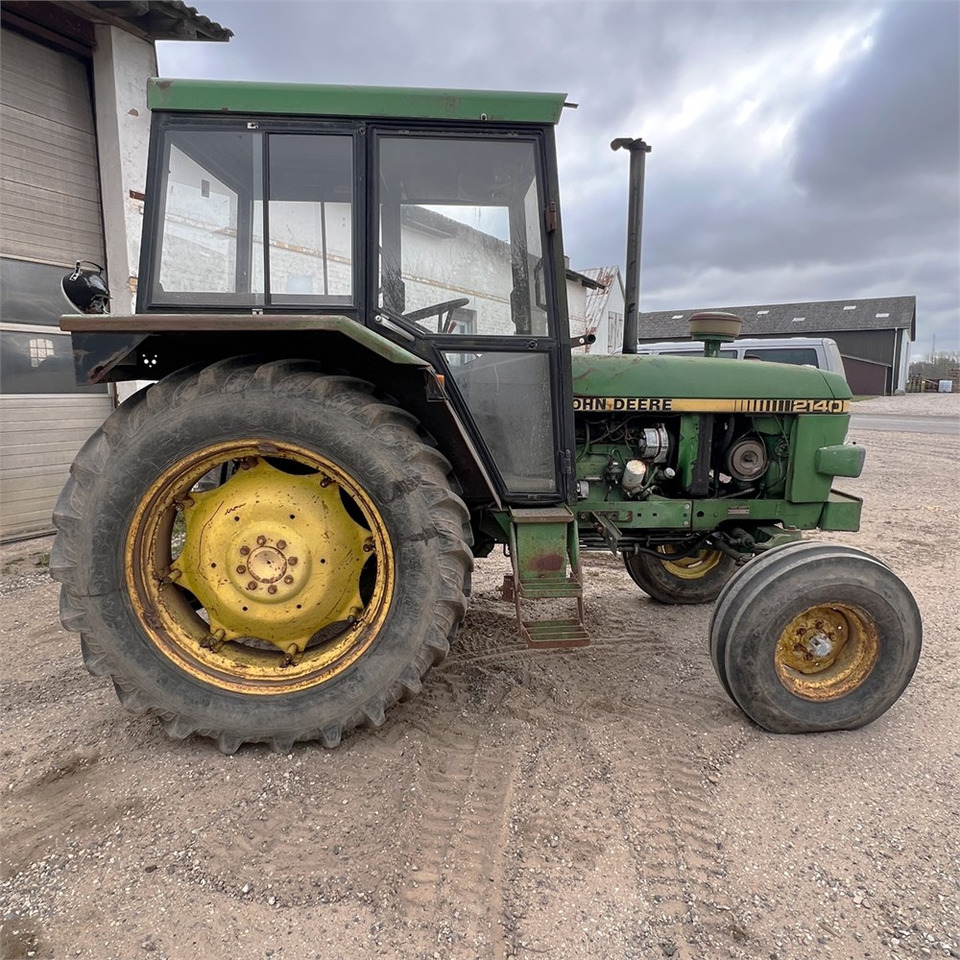 Tracteur agricole John Deere 2140: photos 8 Tracteur agricole John Deere 2140: photos 8