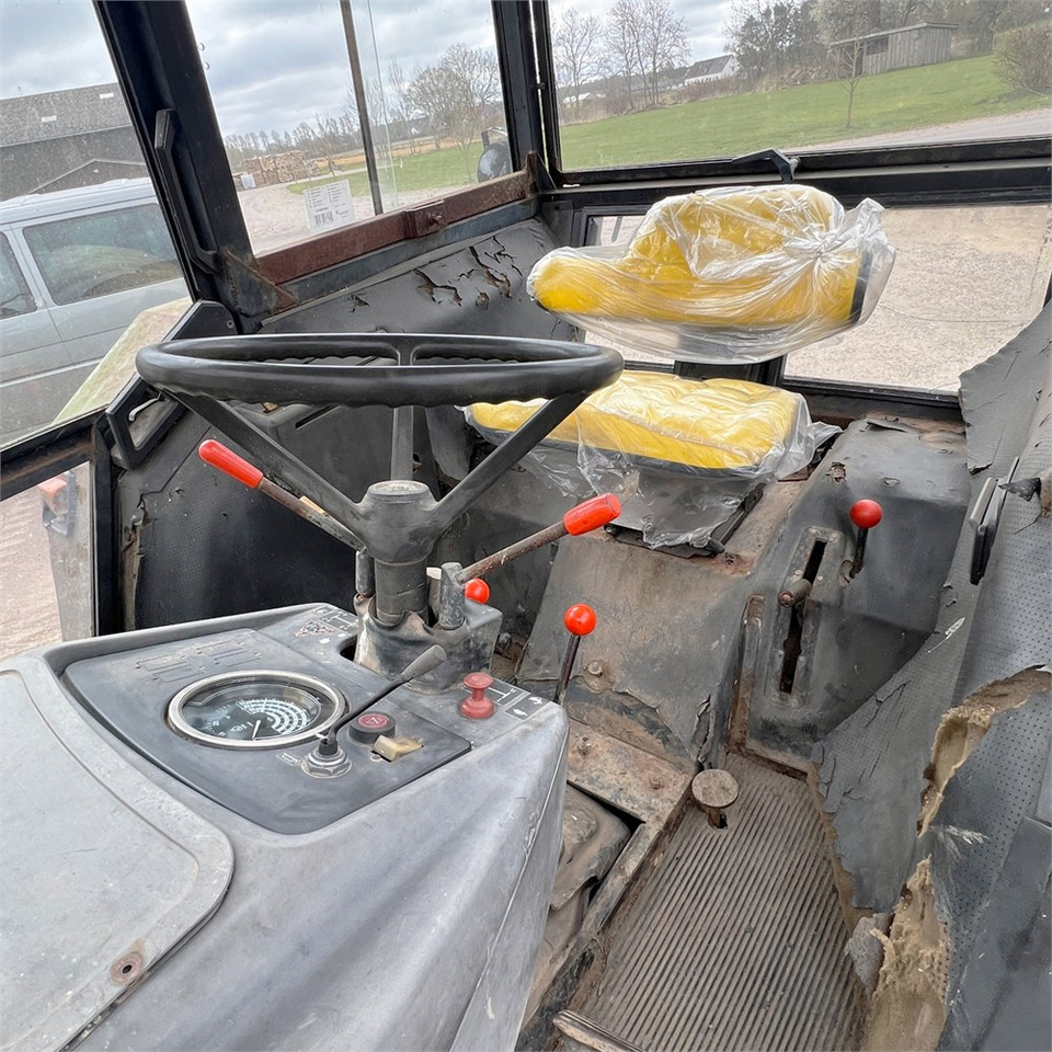 Tracteur agricole John Deere 2140: photos 16 Tracteur agricole John Deere 2140: photos 16