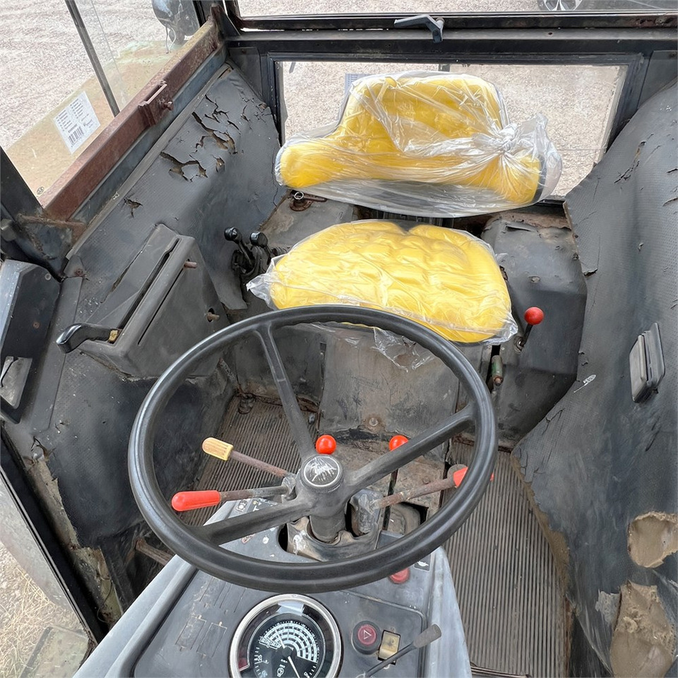 Tracteur agricole John Deere 2140: photos 17 Tracteur agricole John Deere 2140: photos 17