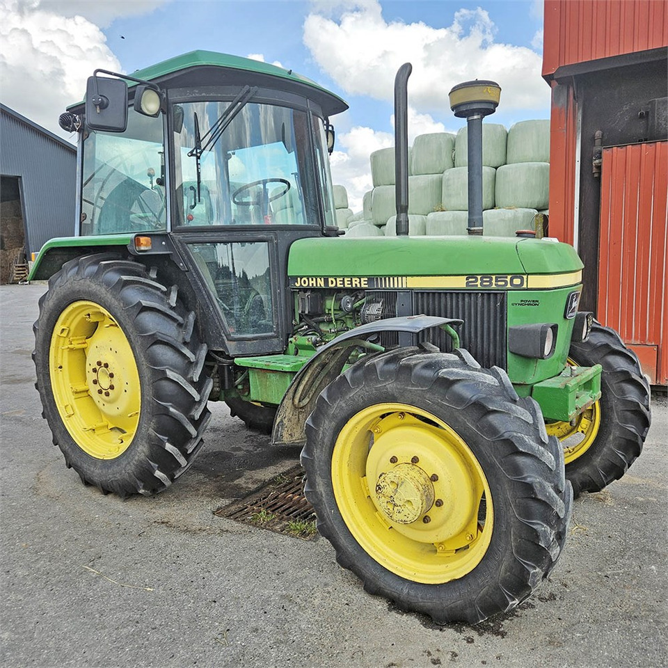 John Deere 2850 MFWD - Tracteur agricole: photos 1 John Deere 2850 MFWD - Tracteur agricole: photos 1