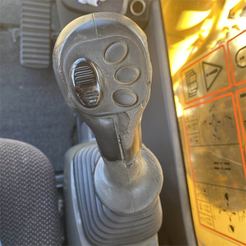 Pelle sur chenille Komatsu PC210 LC-8K: photos 16 Pelle sur chenille Komatsu PC210 LC-8K: photos 16