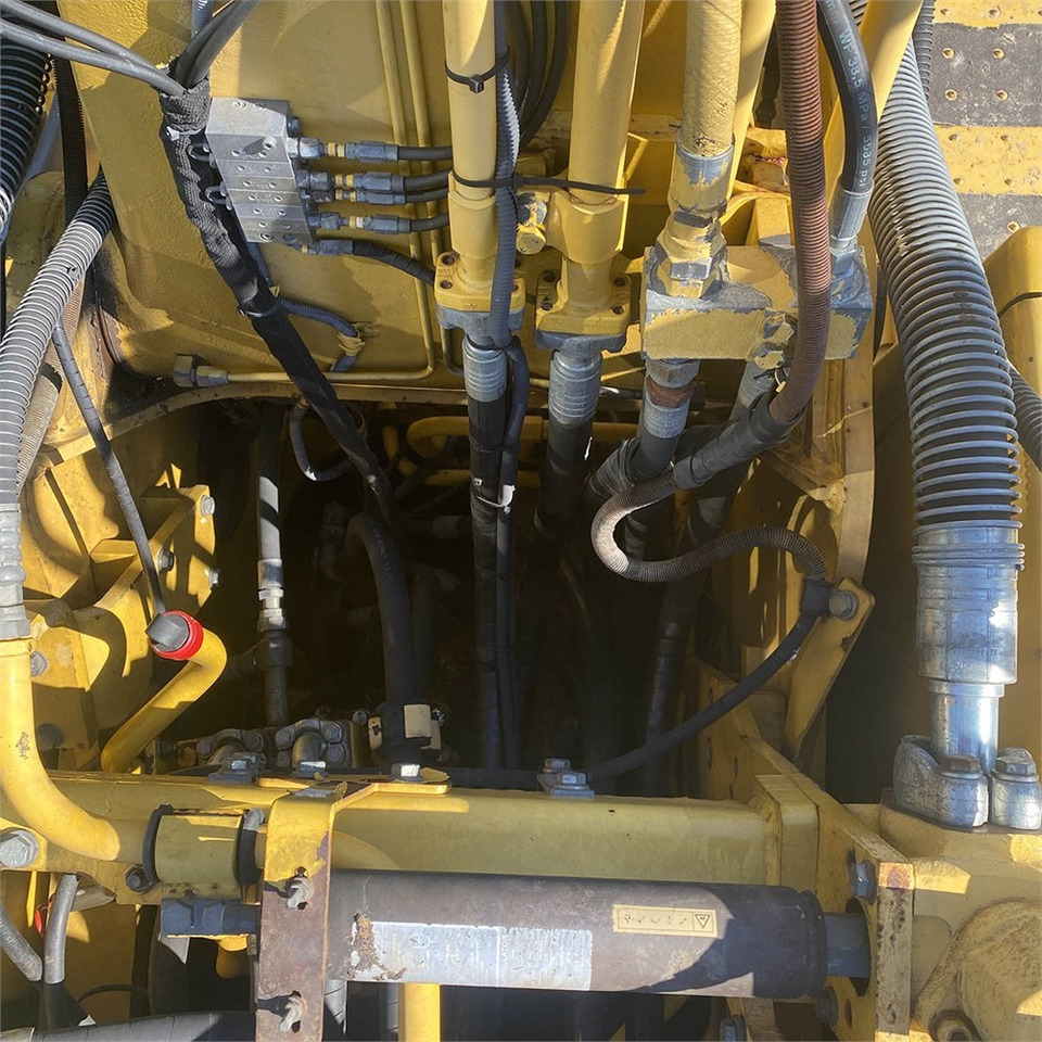 Pelle sur chenille Komatsu PC210 LC-8K: photos 26 Pelle sur chenille Komatsu PC210 LC-8K: photos 26