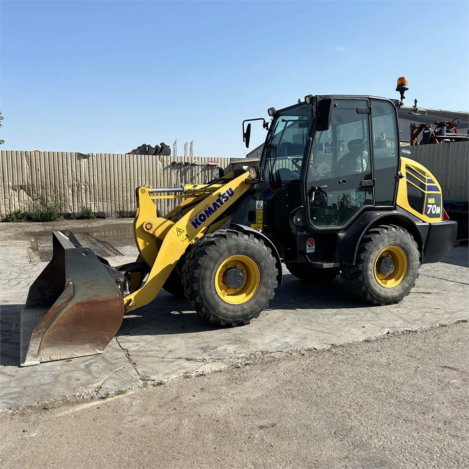 Komatsu WA70M - Chargeuse sur pneus: photos 2 Komatsu WA70M - Chargeuse sur pneus: photos 2
