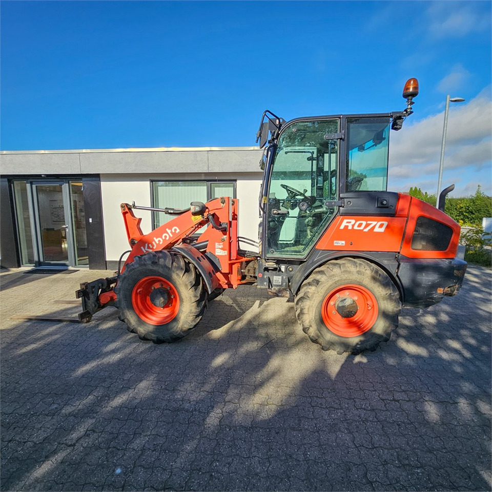 Kubota R070 - Chargeuse sur pneus: photos 2 Kubota R070 - Chargeuse sur pneus: photos 2