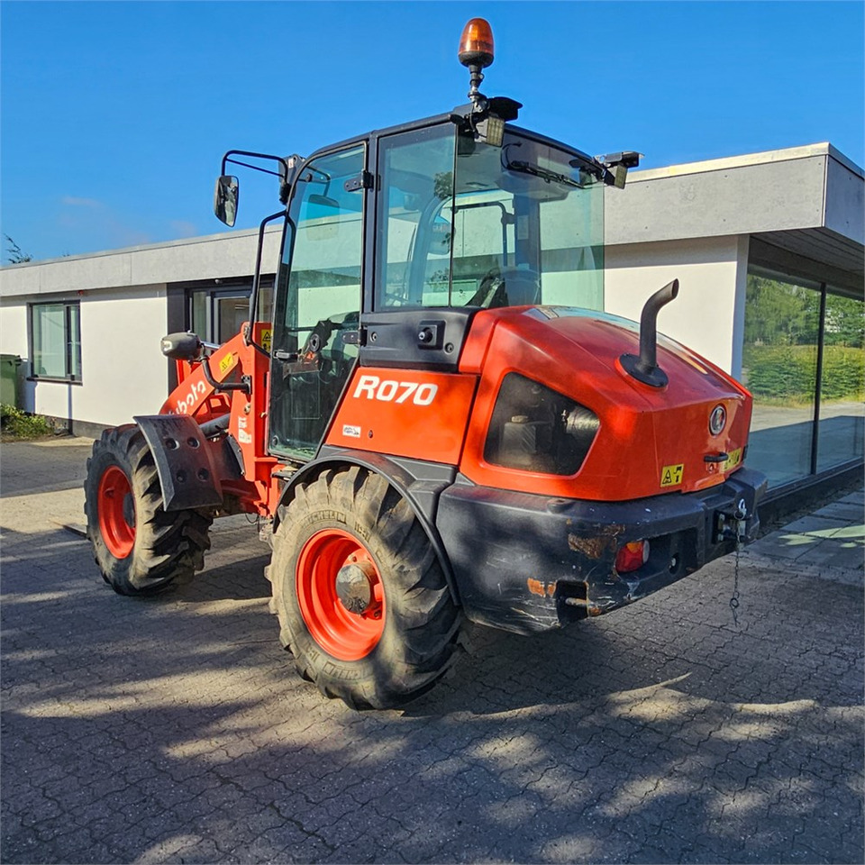 Kubota R070 - Chargeuse sur pneus: photos 3 Kubota R070 - Chargeuse sur pneus: photos 3