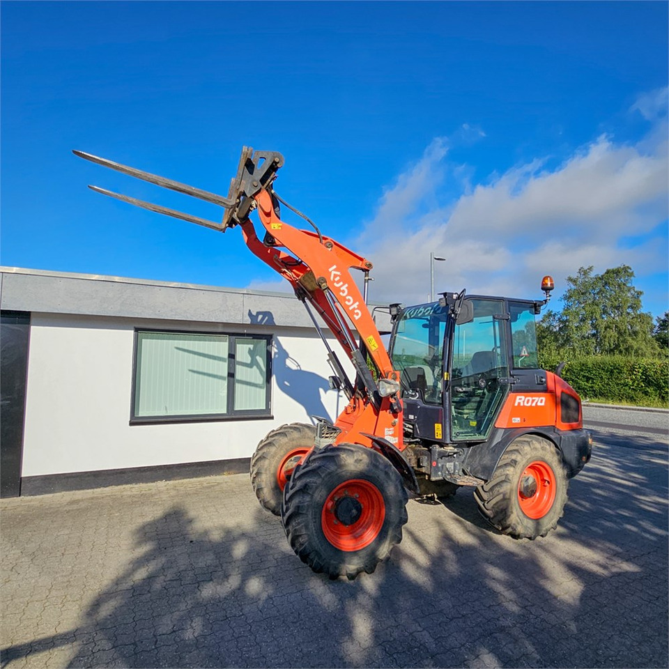 Kubota R070 - Chargeuse sur pneus: photos 1 Kubota R070 - Chargeuse sur pneus: photos 1