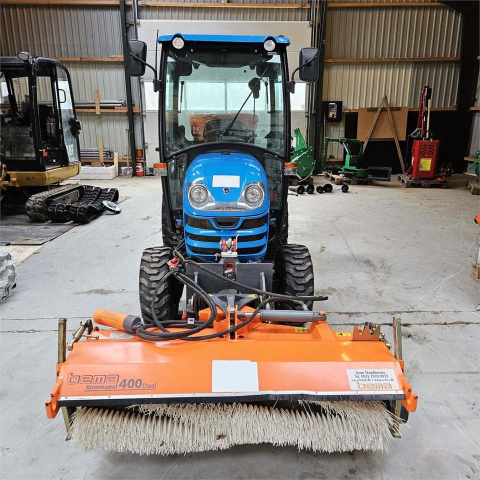 LS Mtron XJ25HST - Tracteur communal: photos 3 LS Mtron XJ25HST - Tracteur communal: photos 3