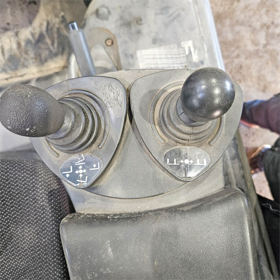 Chariot élévateur Linde AG E25 EL truck: photos 17