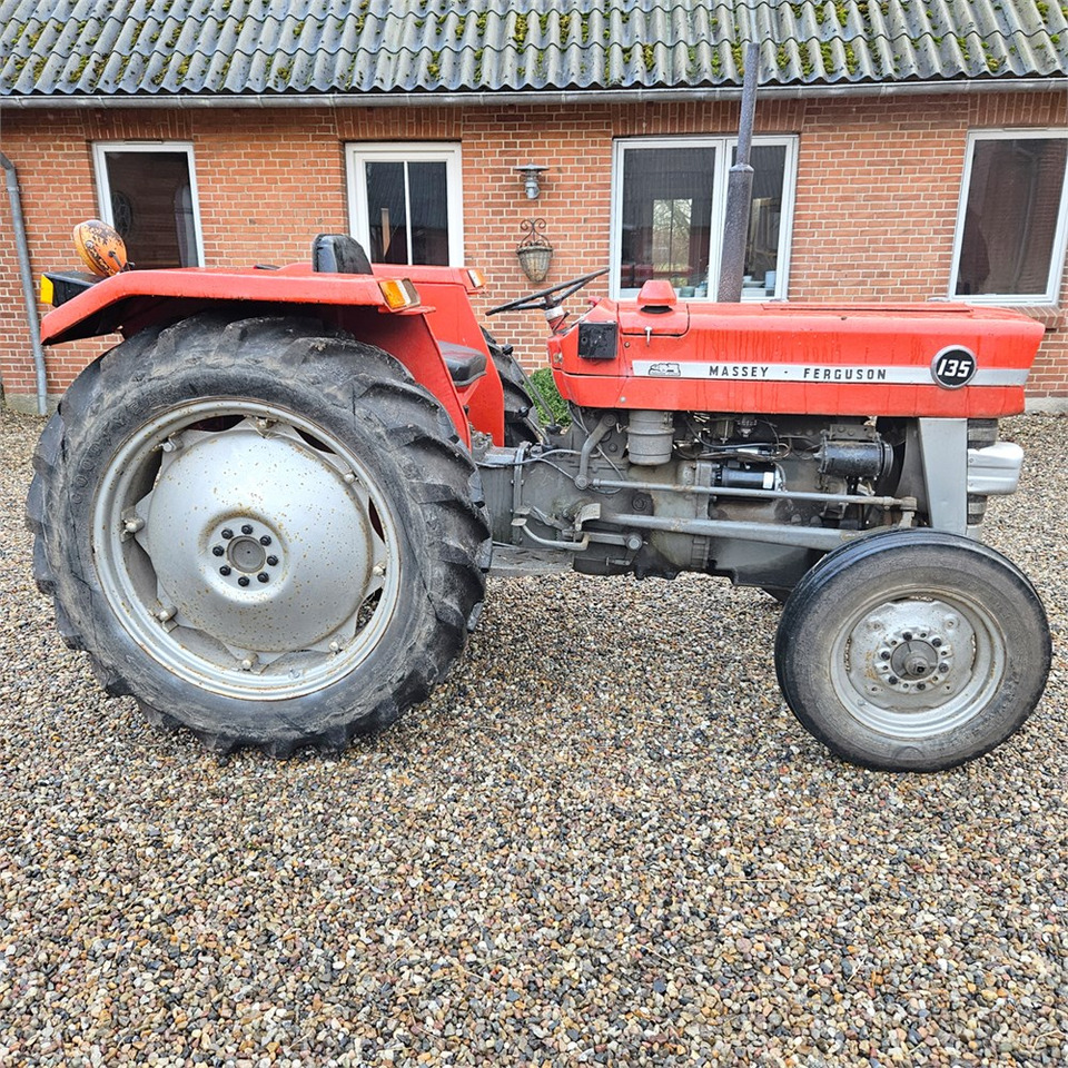 Massey Ferguson 135 - Tracteur agricole: photos 4 Massey Ferguson 135 - Tracteur agricole: photos 4