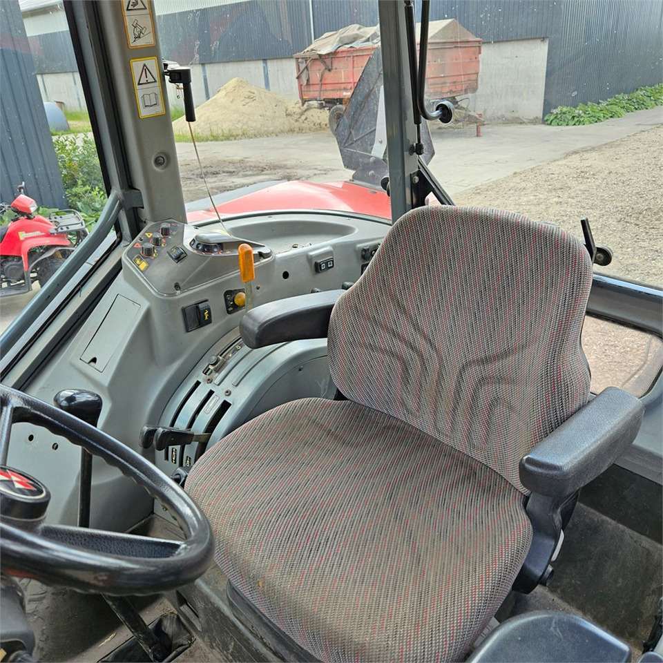 Tracteur agricole Massey Ferguson 4270: photos 10