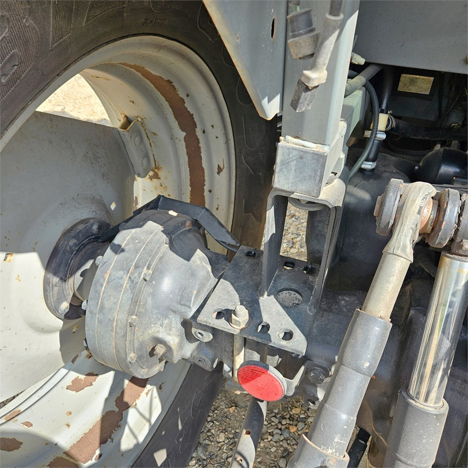 Tracteur agricole Massey Ferguson 4270: photos 42