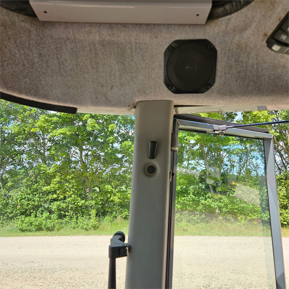 Tracteur agricole Massey Ferguson 4270: photos 25