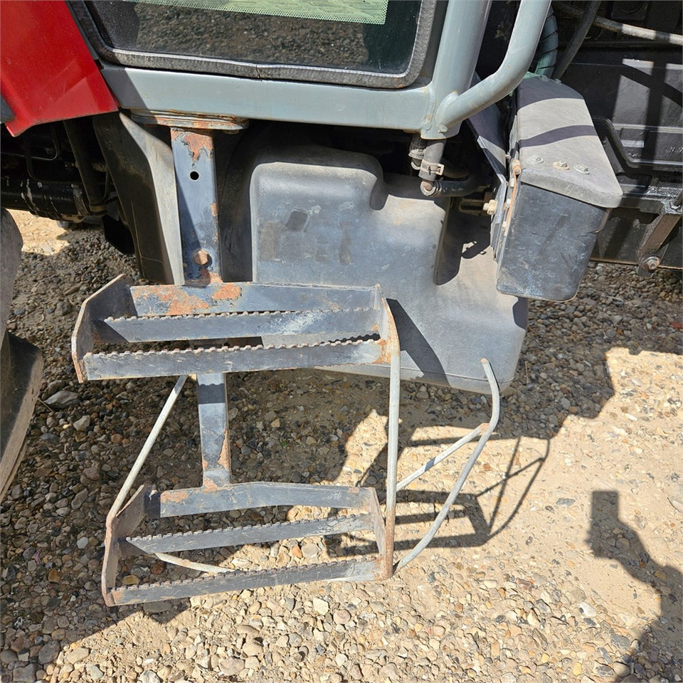 Tracteur agricole Massey Ferguson 4270: photos 29