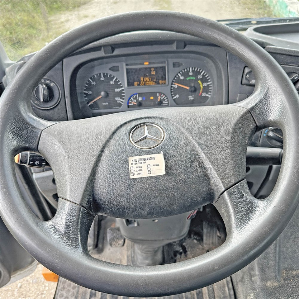 Camion plateau, Camion grue Mercedes Atego 1524 LL: photos 16