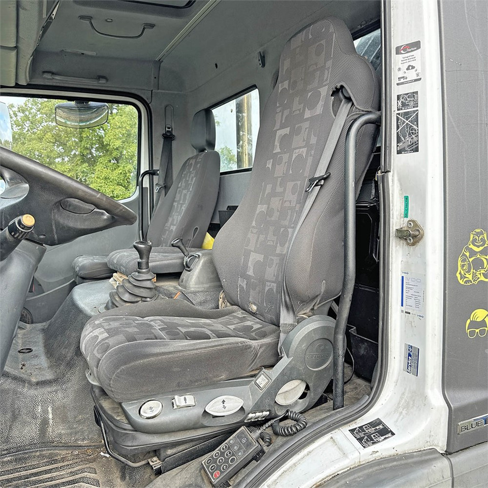 Camion plateau, Camion grue Mercedes Atego 1524 LL: photos 11