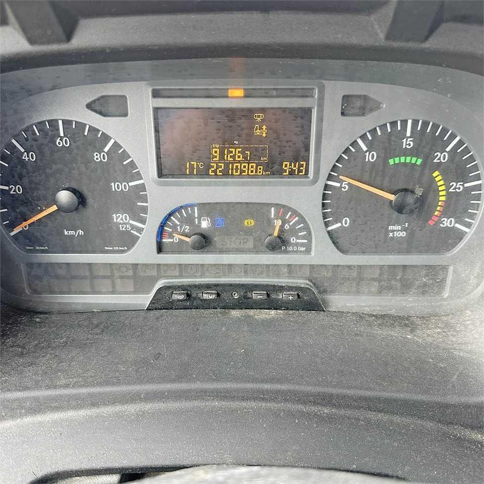 Camion plateau, Camion grue Mercedes Atego 1524 LL: photos 17