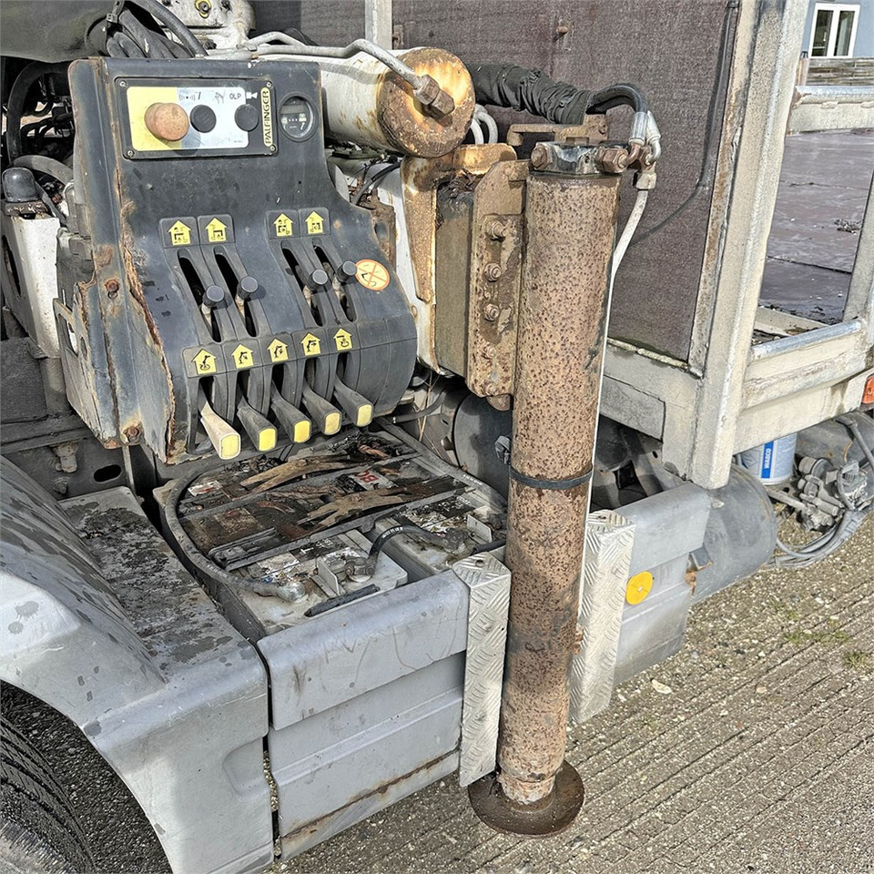 Camion plateau, Camion grue Mercedes Atego 1524 LL: photos 22