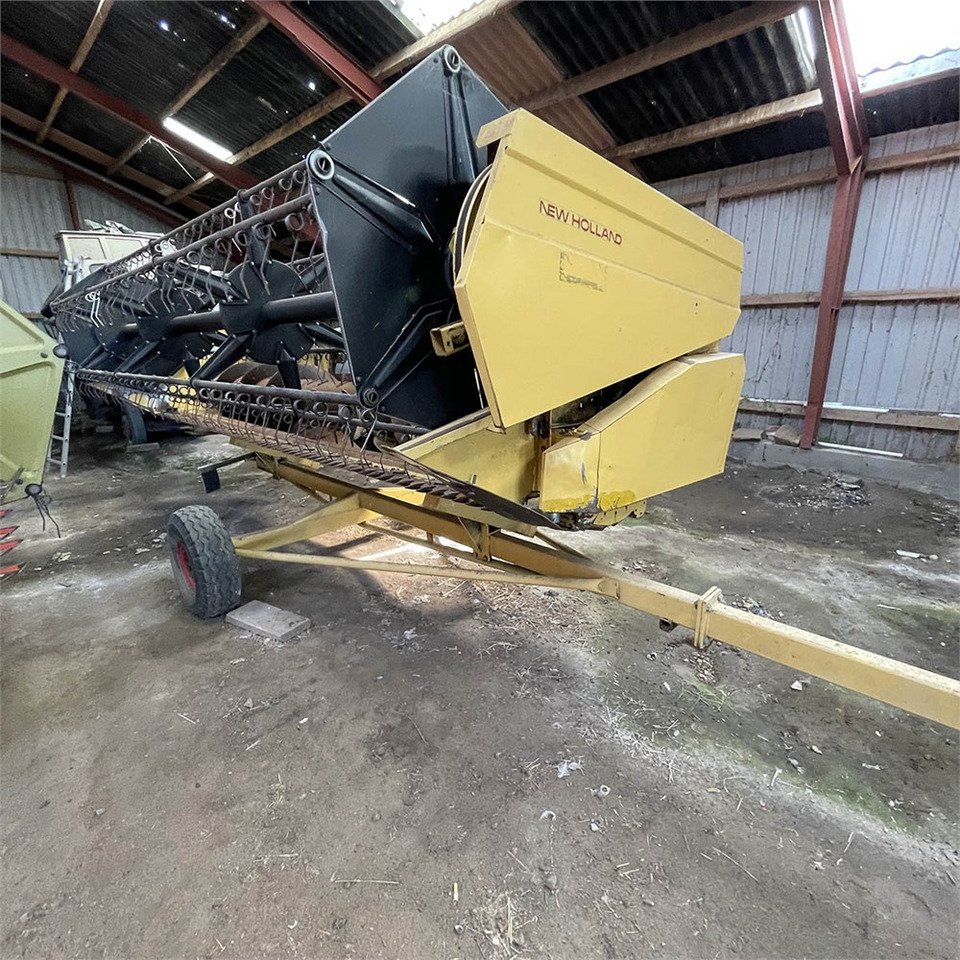 Moissonneuse-batteuse New Holland TX 30: photos 34