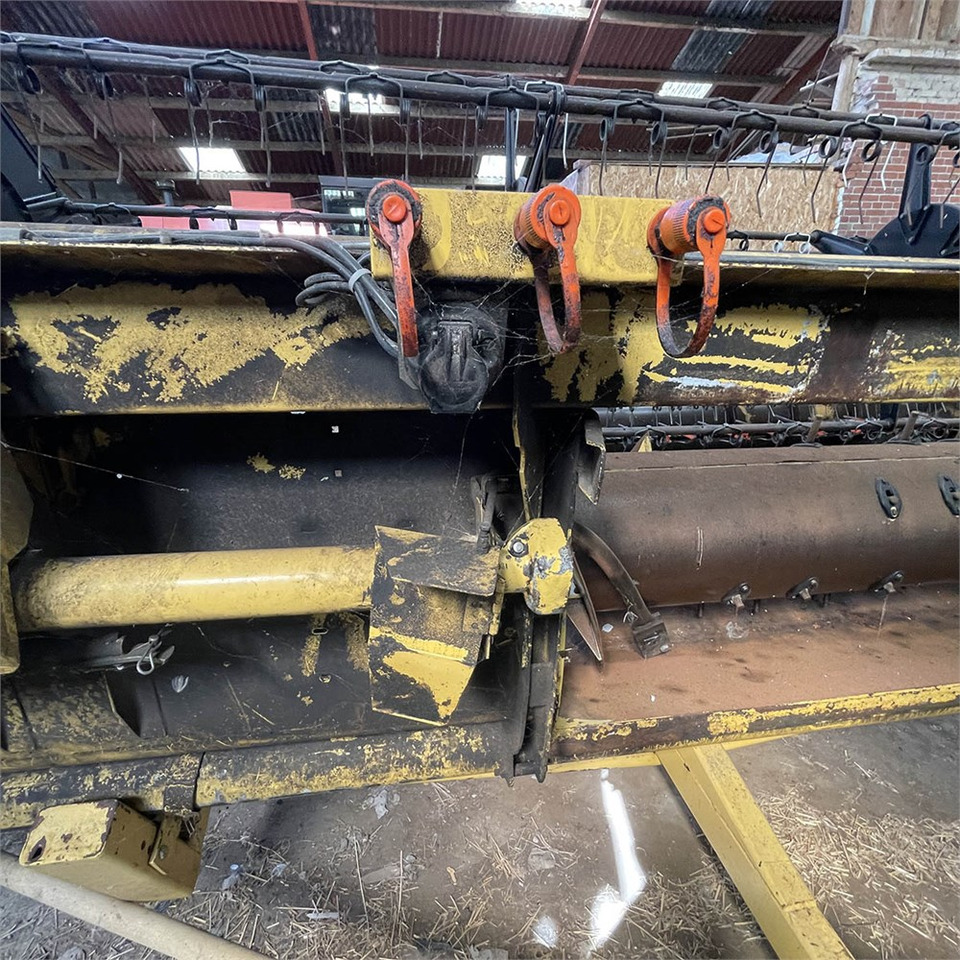 Moissonneuse-batteuse New Holland TX 30: photos 42