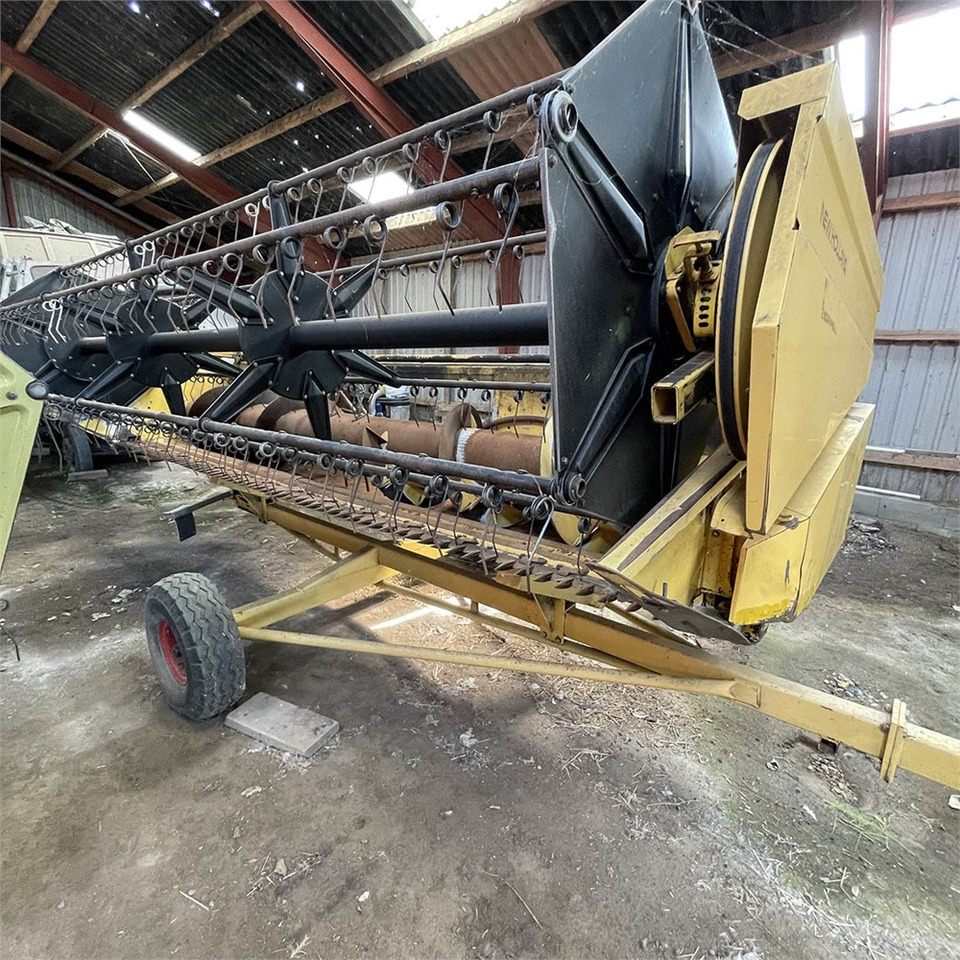 Moissonneuse-batteuse New Holland TX 30: photos 35