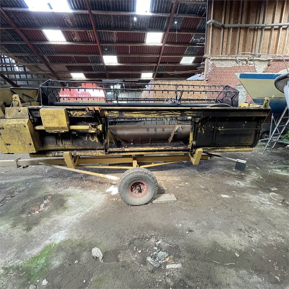 Moissonneuse-batteuse New Holland TX 30: photos 48