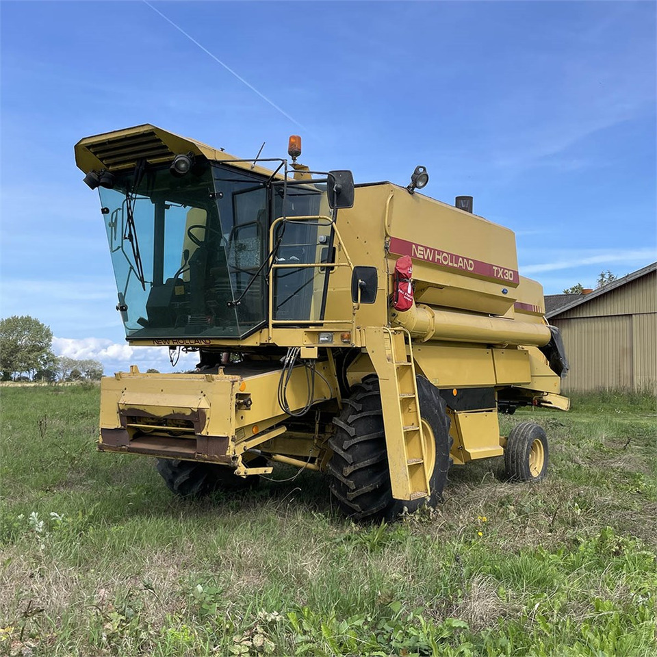 Moissonneuse-batteuse New Holland TX 30: photos 14