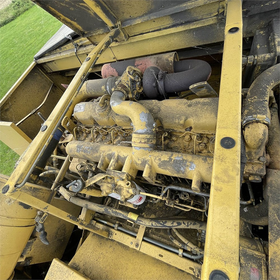 Moissonneuse-batteuse New Holland TX 30: photos 30