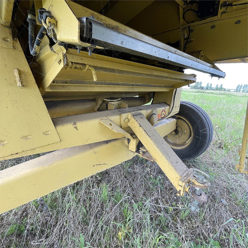 Moissonneuse-batteuse New Holland TX 30: photos 27