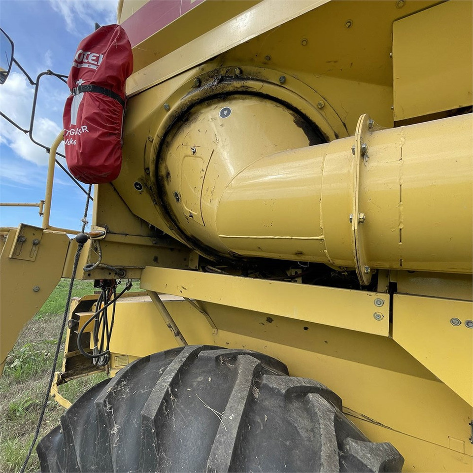 Moissonneuse-batteuse New Holland TX 30: photos 26