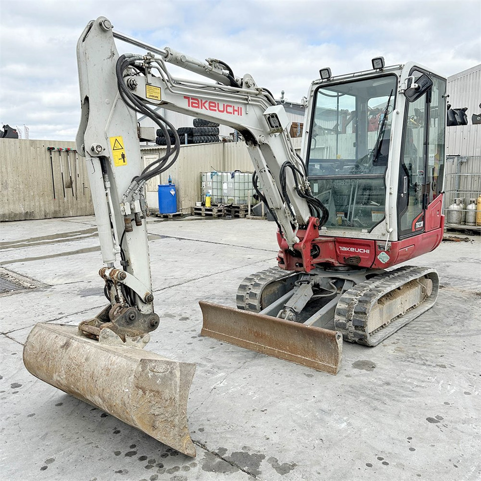 Takeuchi TB230 - Mini pelle: photos 3 Takeuchi TB230 - Mini pelle: photos 3