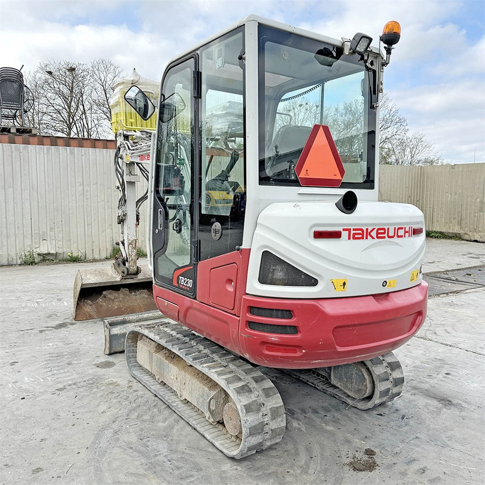 Takeuchi TB230 - Mini pelle: photos 4 Takeuchi TB230 - Mini pelle: photos 4