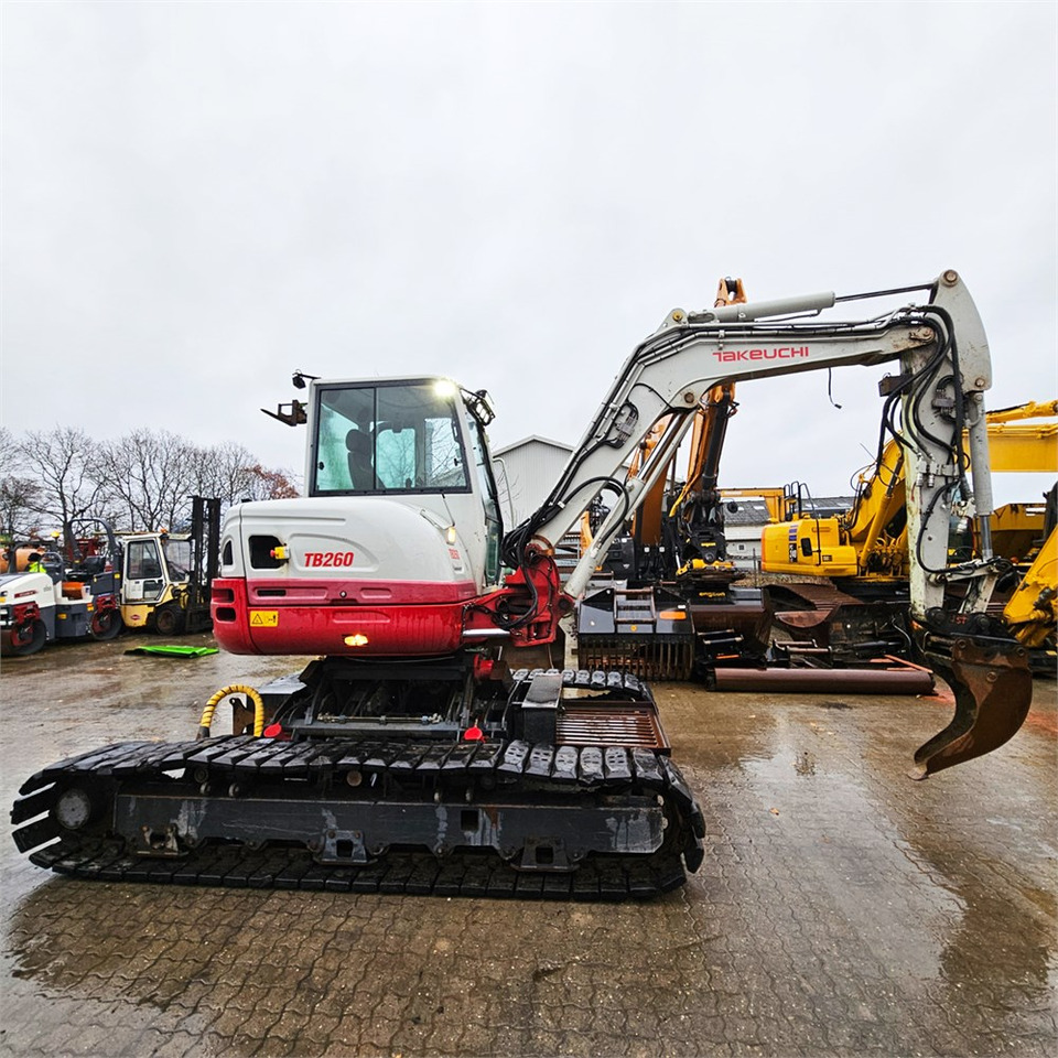 Takeuchi TB260 - Pelle sur chenille: photos 3 Takeuchi TB260 - Pelle sur chenille: photos 3