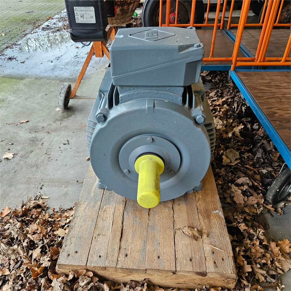 VEM IE2-W21R 250M 6LL HW - Machine-outil: photos 2 VEM IE2-W21R 250M 6LL HW - Machine-outil: photos 2