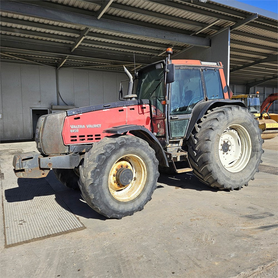 Valmet Valtra 8450 - Tracteur agricole: photos 1 Valmet Valtra 8450 - Tracteur agricole: photos 1