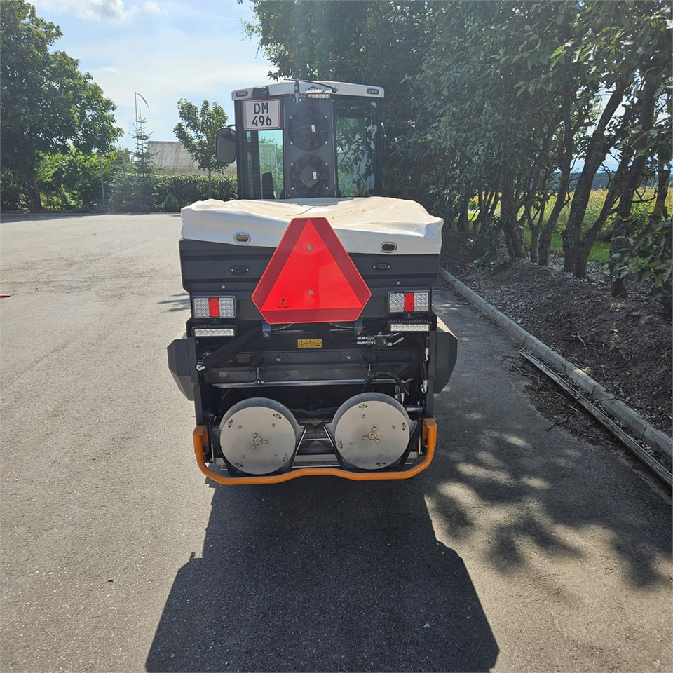 Timan T2A 3330 - Véhicule de voirie/ Spécial: photos 4 Timan T2A 3330 - Véhicule de voirie/ Spécial: photos 4