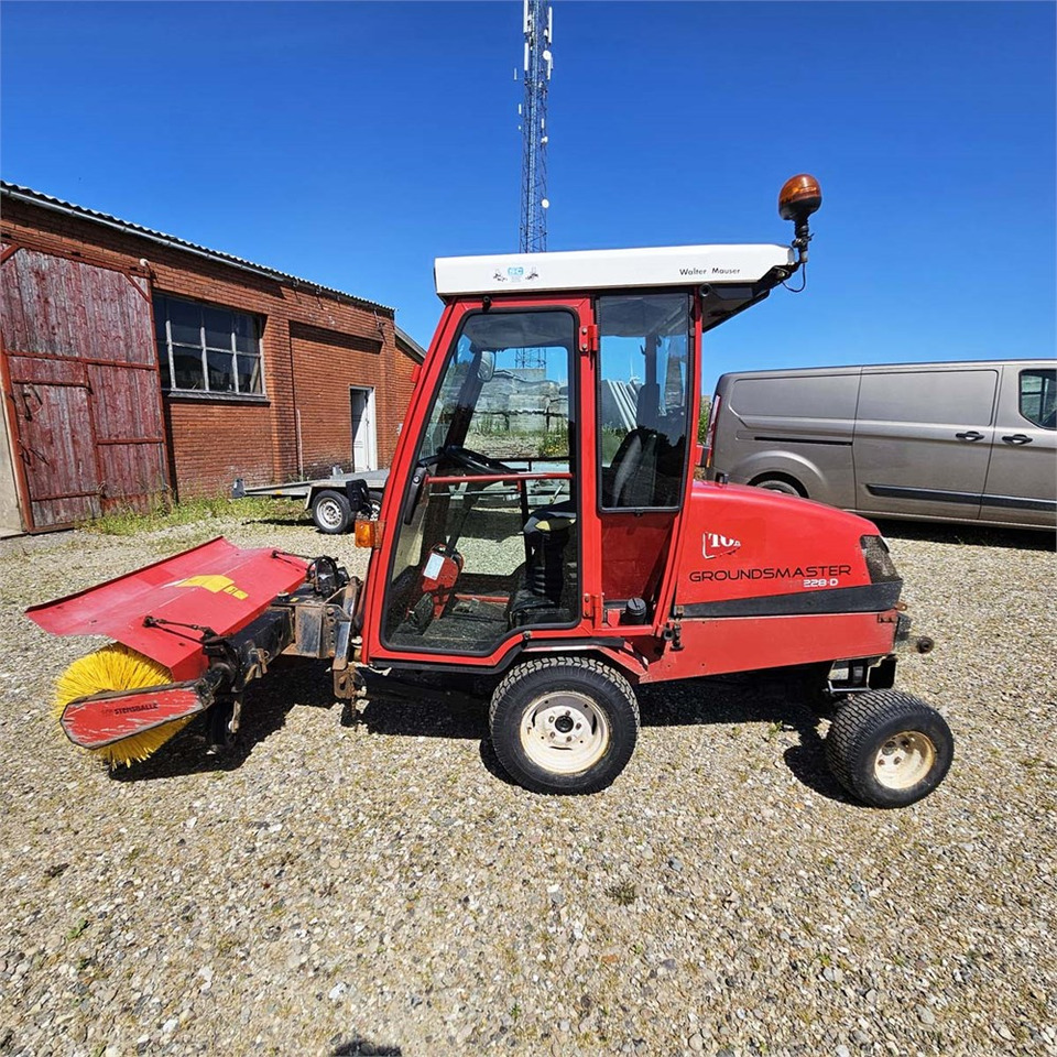 Toro Groundsmaster 228 D - Véhicule de voirie/ Spécial: photos 5 Toro Groundsmaster 228 D - Véhicule de voirie/ Spécial: photos 5