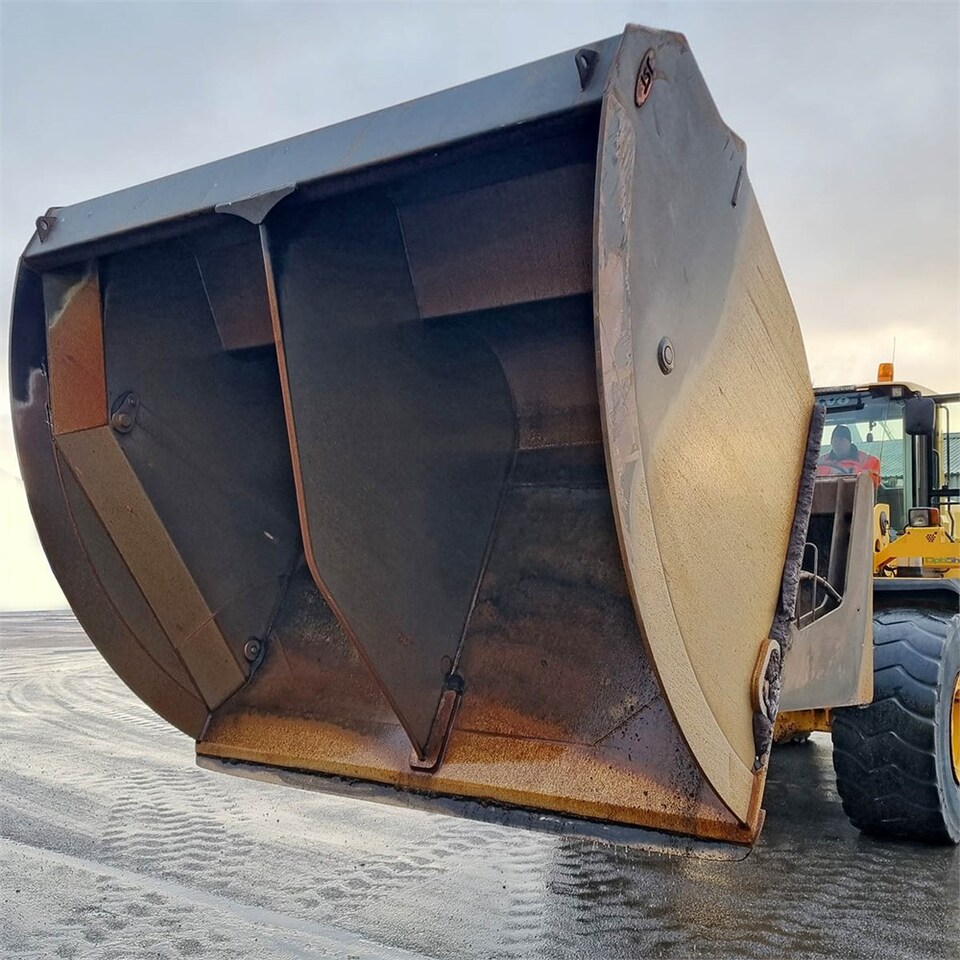 Chargeuse sur pneus Volvo L150G: photos 37