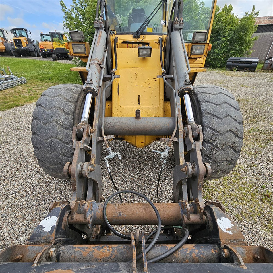 Chargeuse sur pneus Volvo L90 B: photos 31