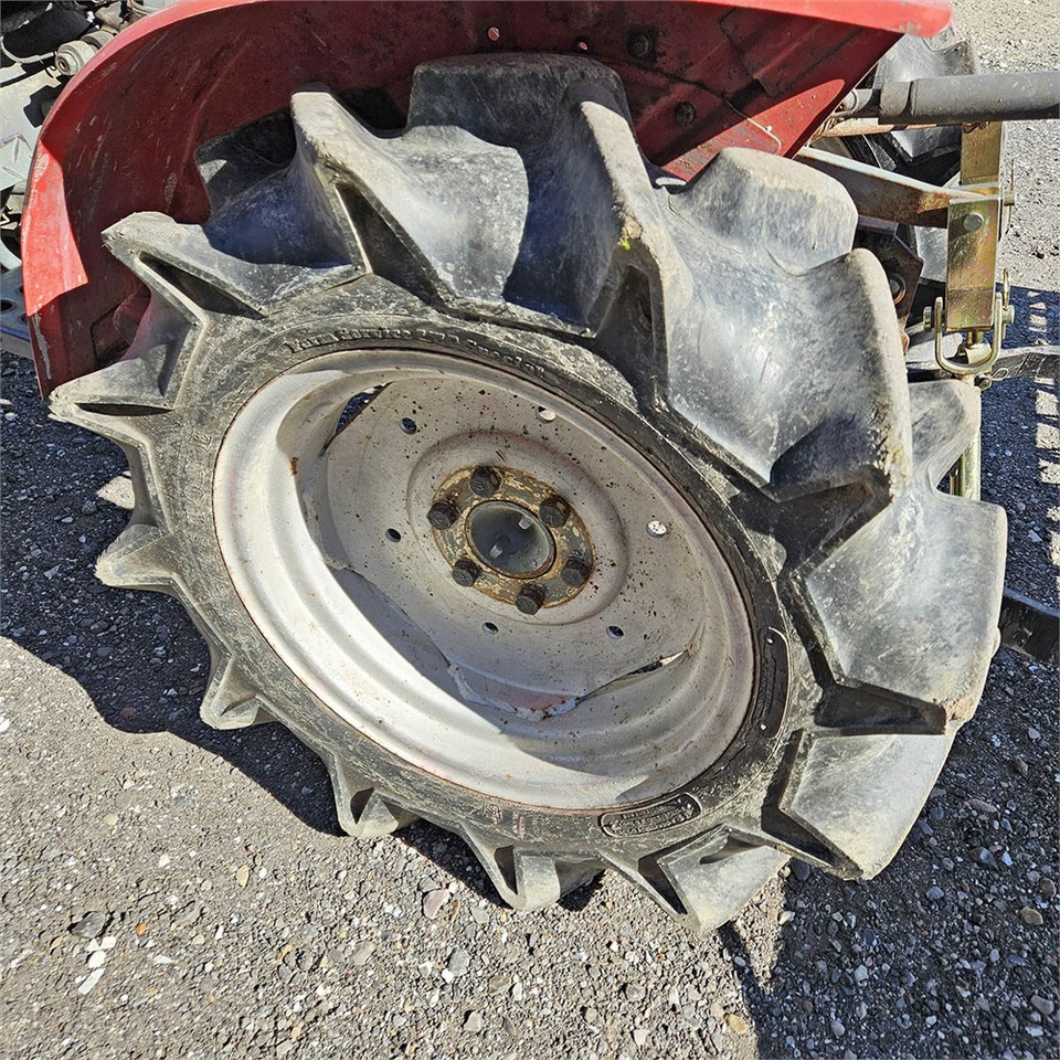 Tracteur communal Yanmar 1510 D: photos 32
