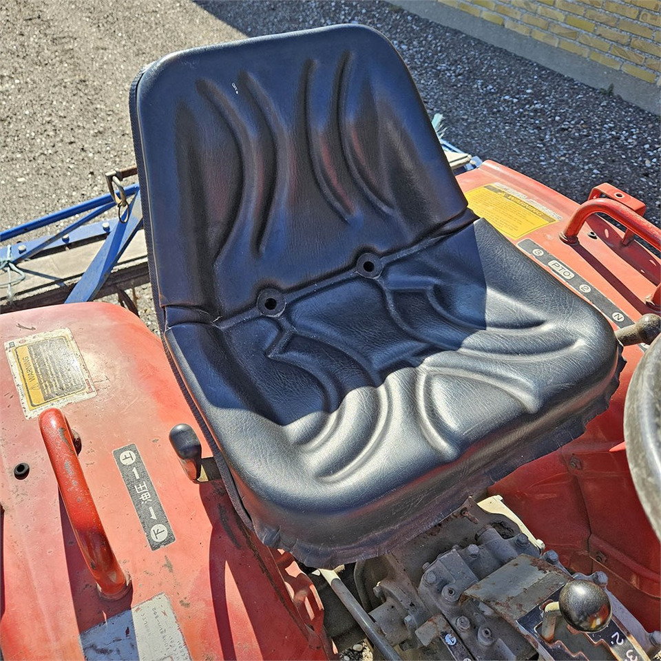 Tracteur communal Yanmar 1510 D: photos 12