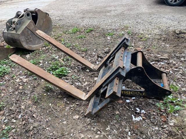 ENGCON LOT EQUIPEMENT S60 - Godet pour pelle: photos 3 ENGCON LOT EQUIPEMENT S60 - Godet pour pelle: photos 3