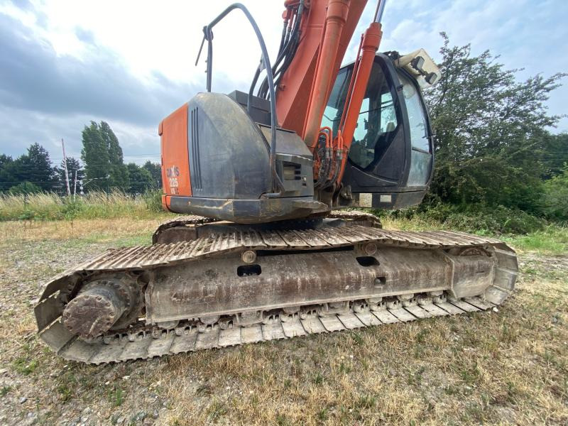 Hitachi ZX225USLC-3 - Pelle sur chenille: photos 5 Hitachi ZX225USLC-3 - Pelle sur chenille: photos 5