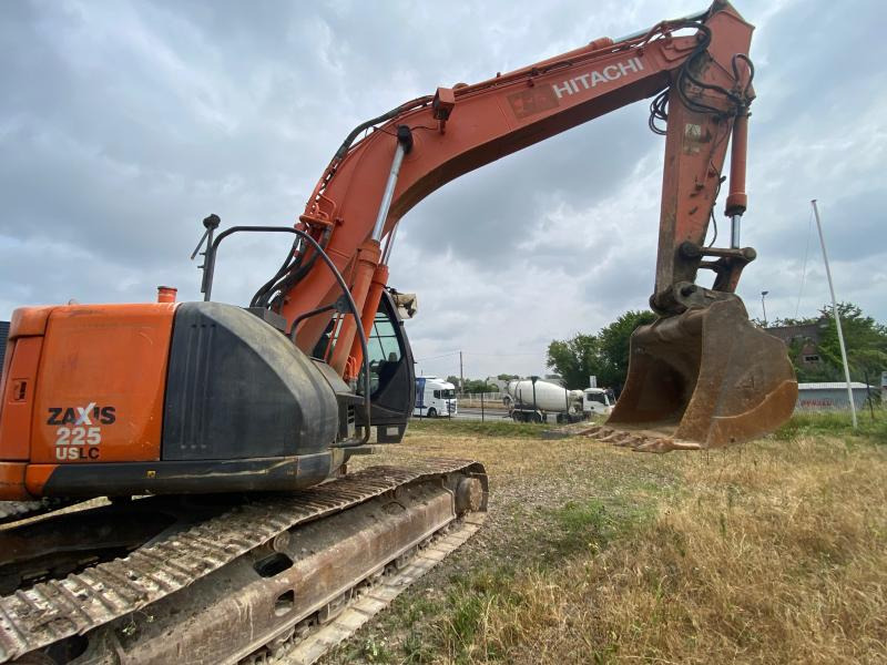 Hitachi ZX225USLC-3 - Pelle sur chenille: photos 3 Hitachi ZX225USLC-3 - Pelle sur chenille: photos 3